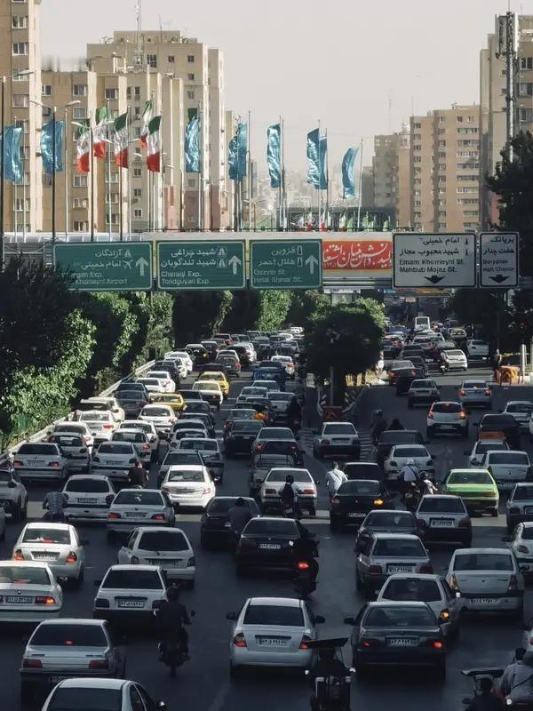 4月9日，伊朗媒体报道，当地时间9日，伊朗胡齐斯坦省警方通报，已逮捕12名与美国