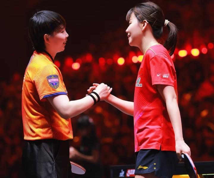 陈幸同估计心情很复杂一来自己是国乒挺到最后的独苗二来对手可是前世界第一的