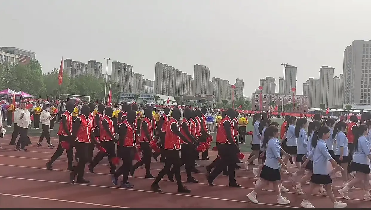 差点以为是在非洲学校！