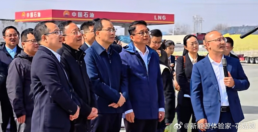 比亚迪闪充落地甘肃接驾嘴服务区这场投运仪式，领导规格直接拉满！甘肃公交建董事长坐