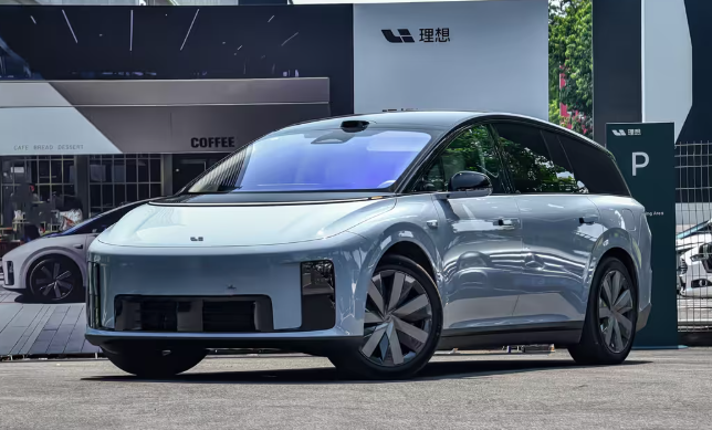 理想汽车OTA8.4推送：VLA大模型优化，Livis眼镜与座舱深度联动VLA