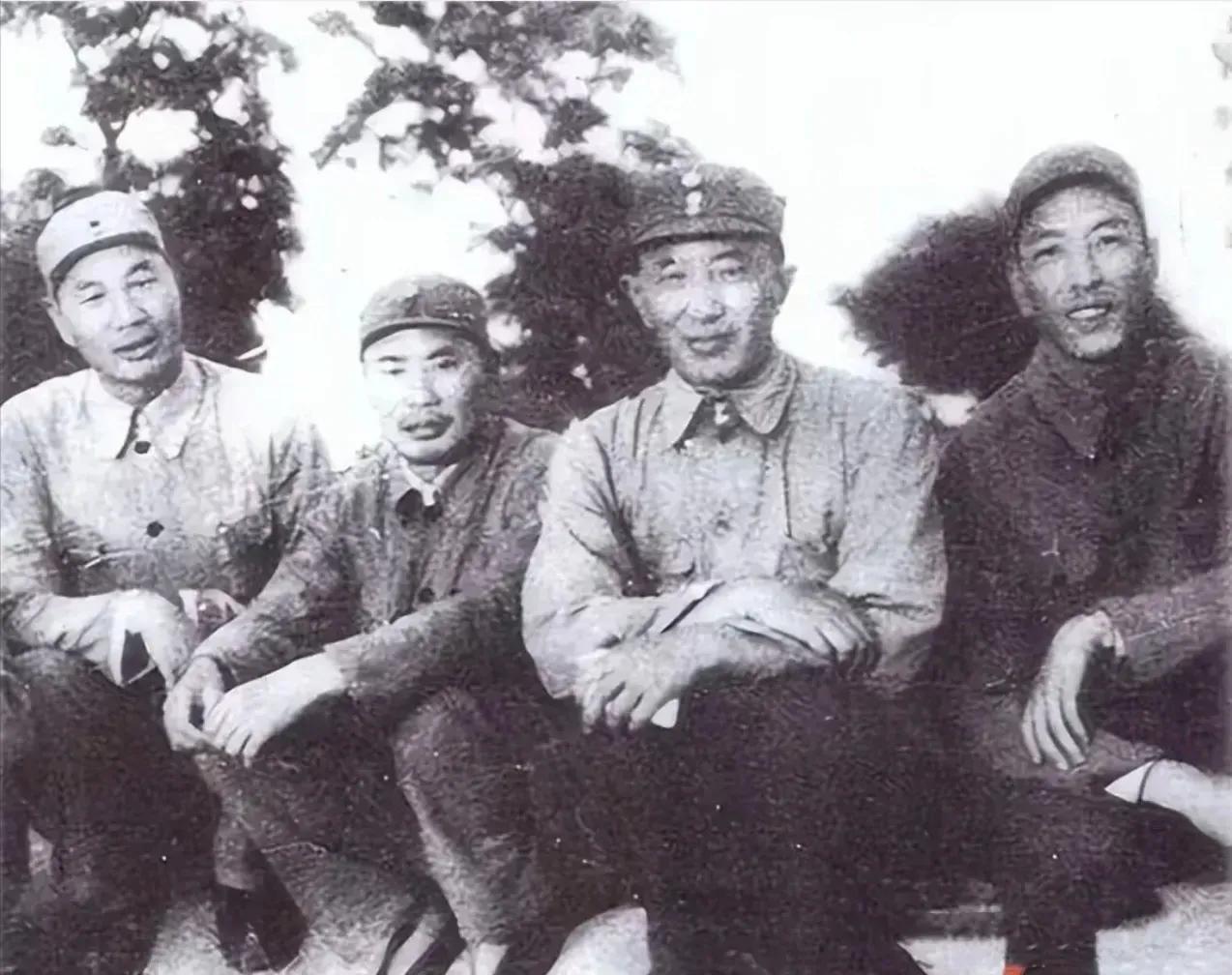 知道这四位都是谁吗？知道他们隶属于那个野战军吗？他们当中一人可惜没有在1955年