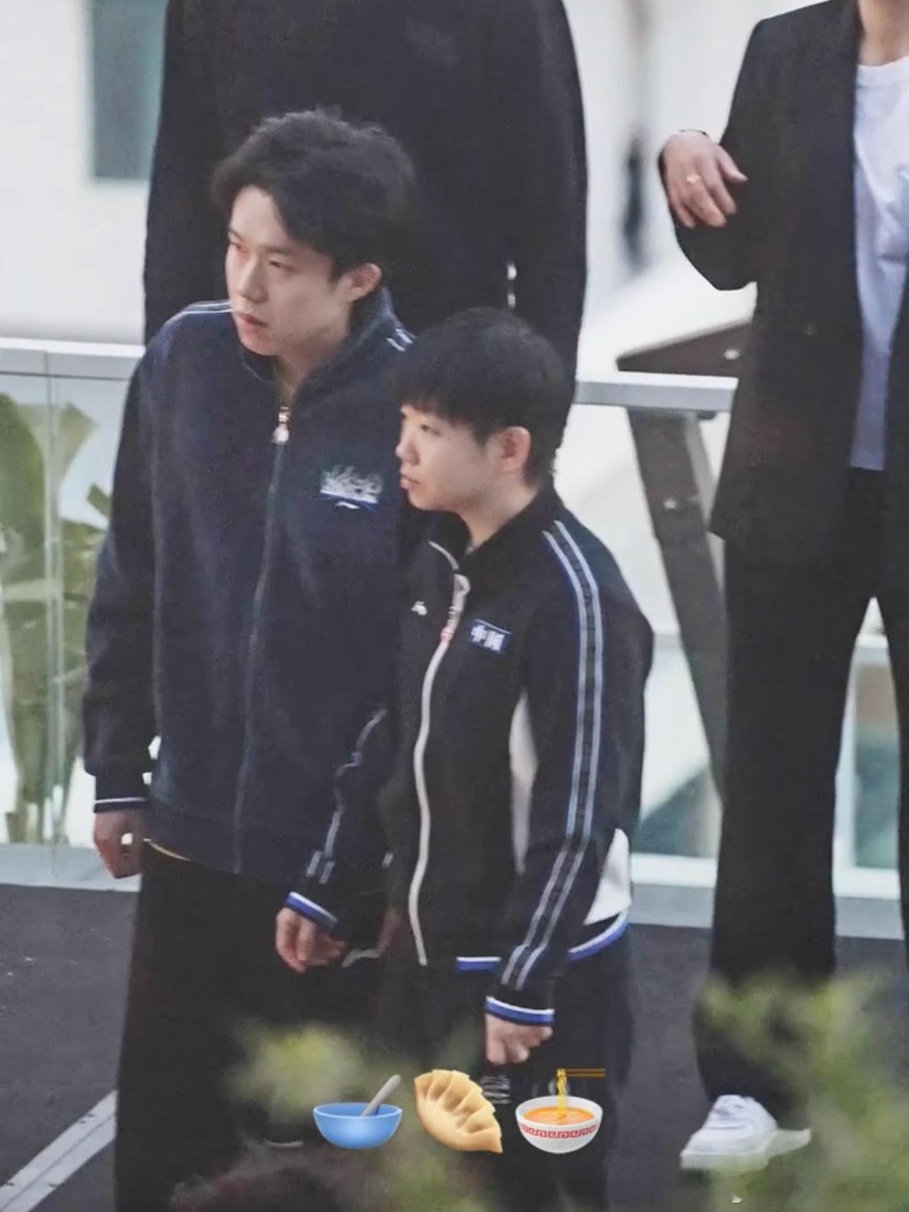 这站姿不是夫妻是什么