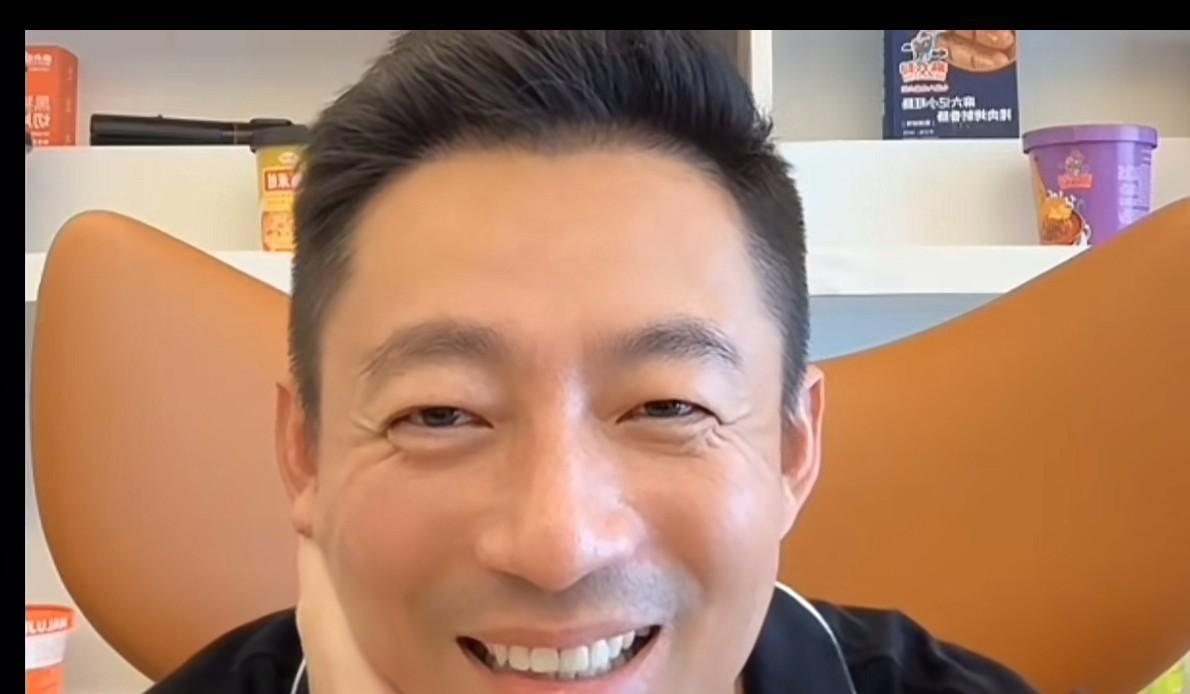 谁能想到现在汪小菲现在纠结的竟然是这个：要是六点多不起吧，感觉对不起俩小的！要