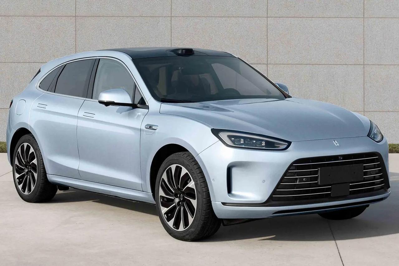 问界M5，问界旗下最憋屈车型。11月份，问界M7卖了25264辆，问界M8卖