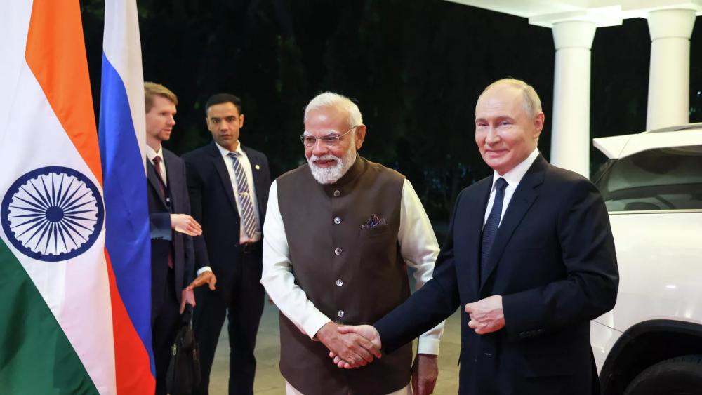 吃完国宴，普京离开印度，临走前通告全球，用6个字定调中俄现状。俄罗斯拒绝中印选边