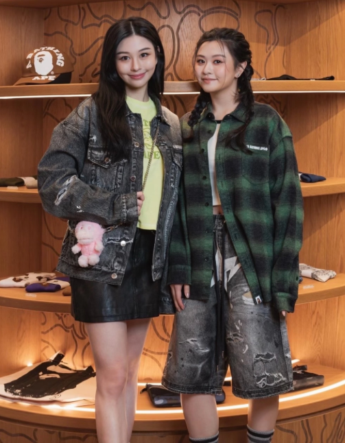 邱淑贞的两个女儿都很漂亮，没有浪费妈妈的美貌基因大女儿沈月早就因颜值出圈，个人