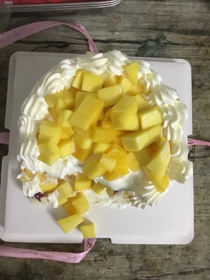 因为先吃了蛋糕惹了妈妈伤心了