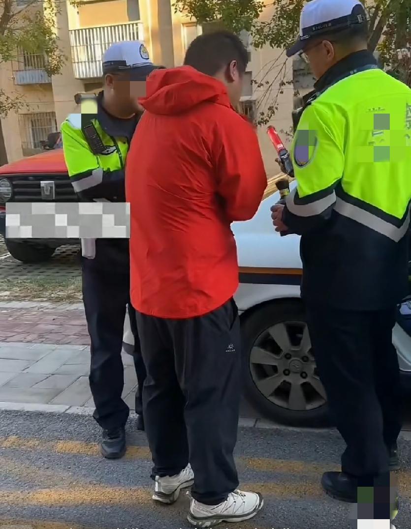 北京，代驾小哥发视频爆料:坦克车主有钱喝酒，没钱给代驾小哥等待费！因为不给钱还骂