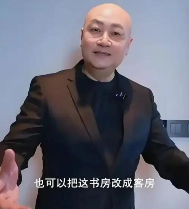 72岁“唐僧”都开始卖房了！袈裟秒变西装，33年豪门生活成了笑话