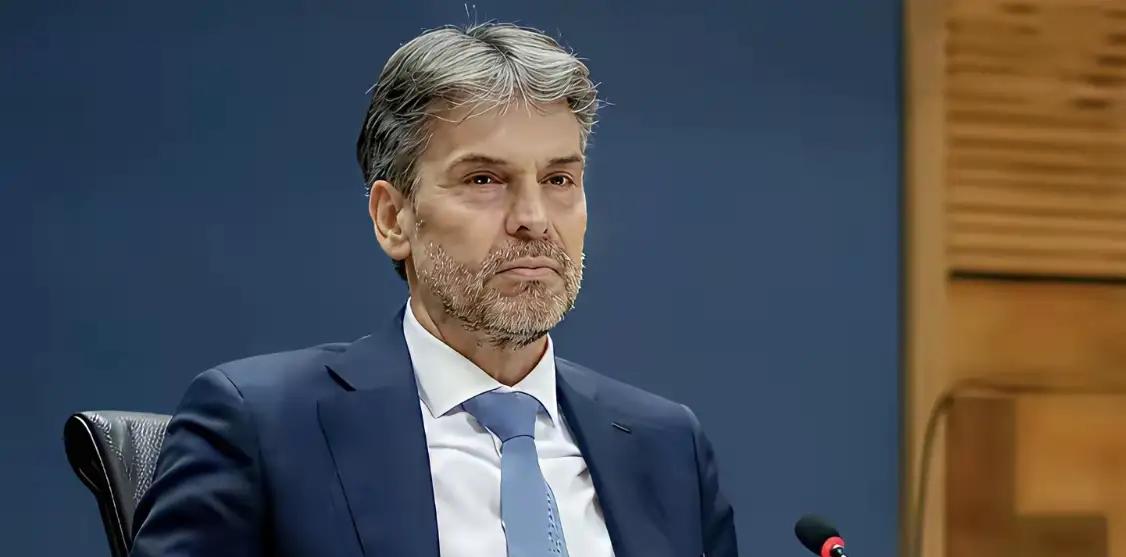 荷兰彻底拿捏不住了！安世半导体荷兰总部批量锁定中国区员工办公账号，导致邮件、