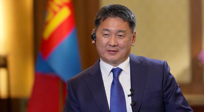 今年的蒙古国政坛，堪称现实版“权力游戏”，上任仅4个月的总理刚被议会高调罢