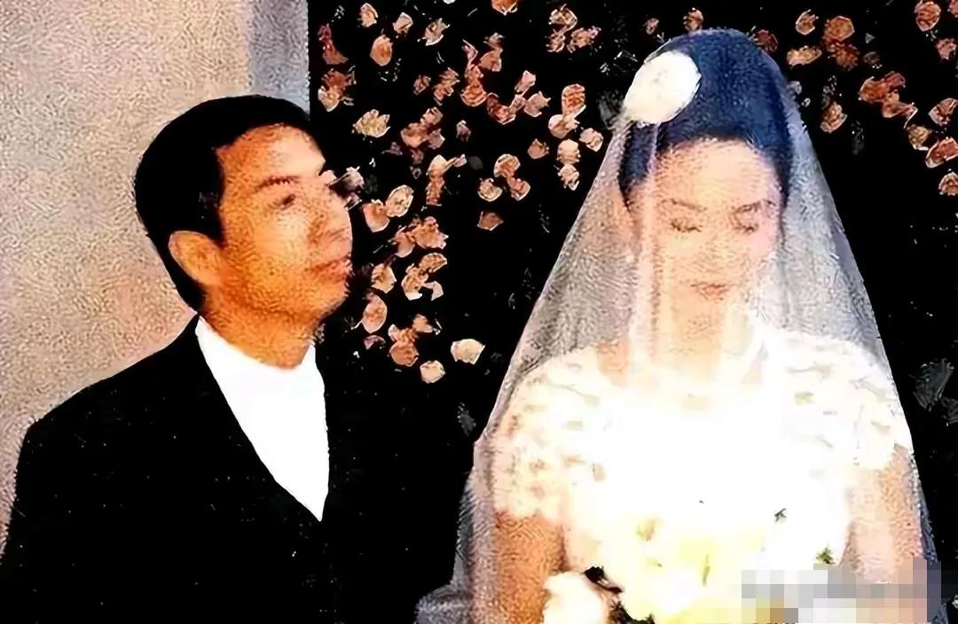 美丽的林青霞跟了秦汉差不多20年都没生一男半女，嫁给邢李原后生了两个女儿。她结婚