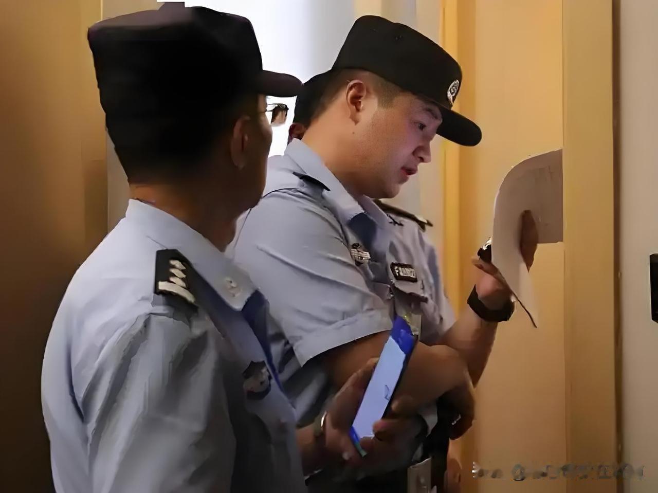 客人已经报警了，就是噪音的原因。这段时间，每天晚上我们酒店都要和隔壁ktv领导