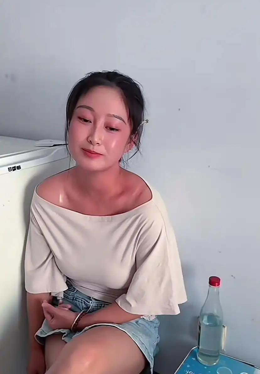 拦不住根本拦不住，闺蜜心情不好，陪她喝了一点，我这酒量太差只能喝点啤酒，天气这么
