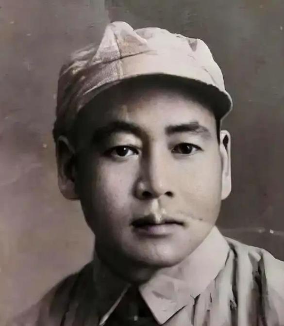1932年，红军悍将滕海清从连长降为排长，一看手下30多个兵，他傻了：全是营连级