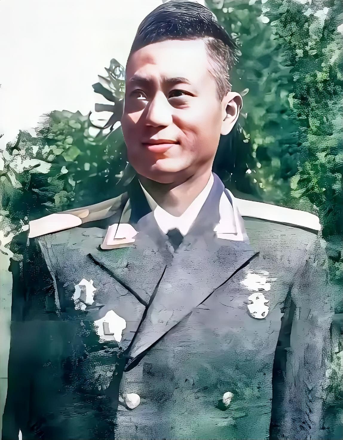 1949年11月，解放军用电台向成都警备司令严啸虎喊话：“严啸虎注意，你在成都治