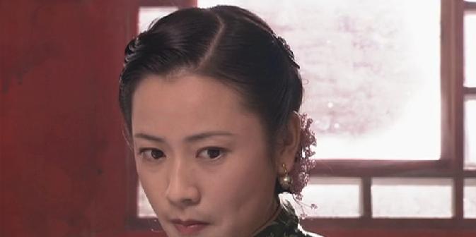 庆功宴上，杨九红赢了。她尖着嗓子，指着黄立的鼻子，把那句“有染”喊给所有人听。