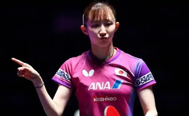 早田希娜惨遭横扫刚刚，中国香港总决赛女单1/8决赛，日乒主力早田希娜0-4不敌