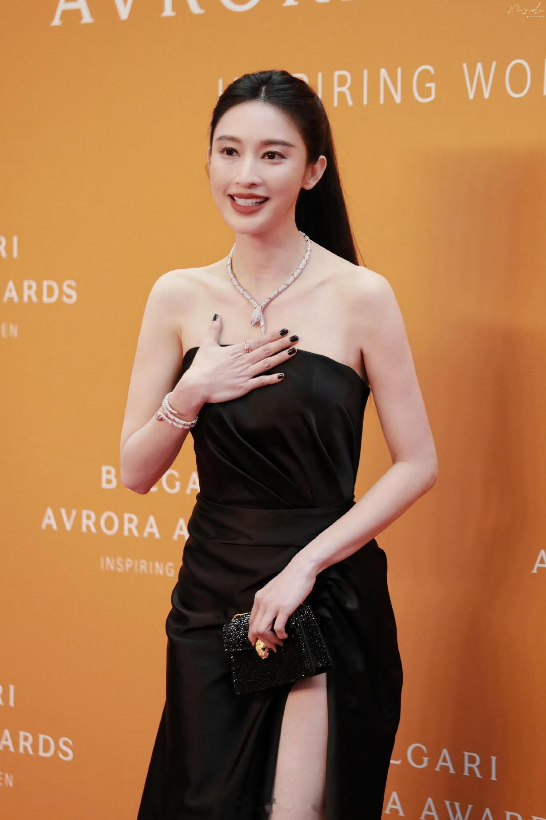 张俪黑色抹胸开叉裙​​​
