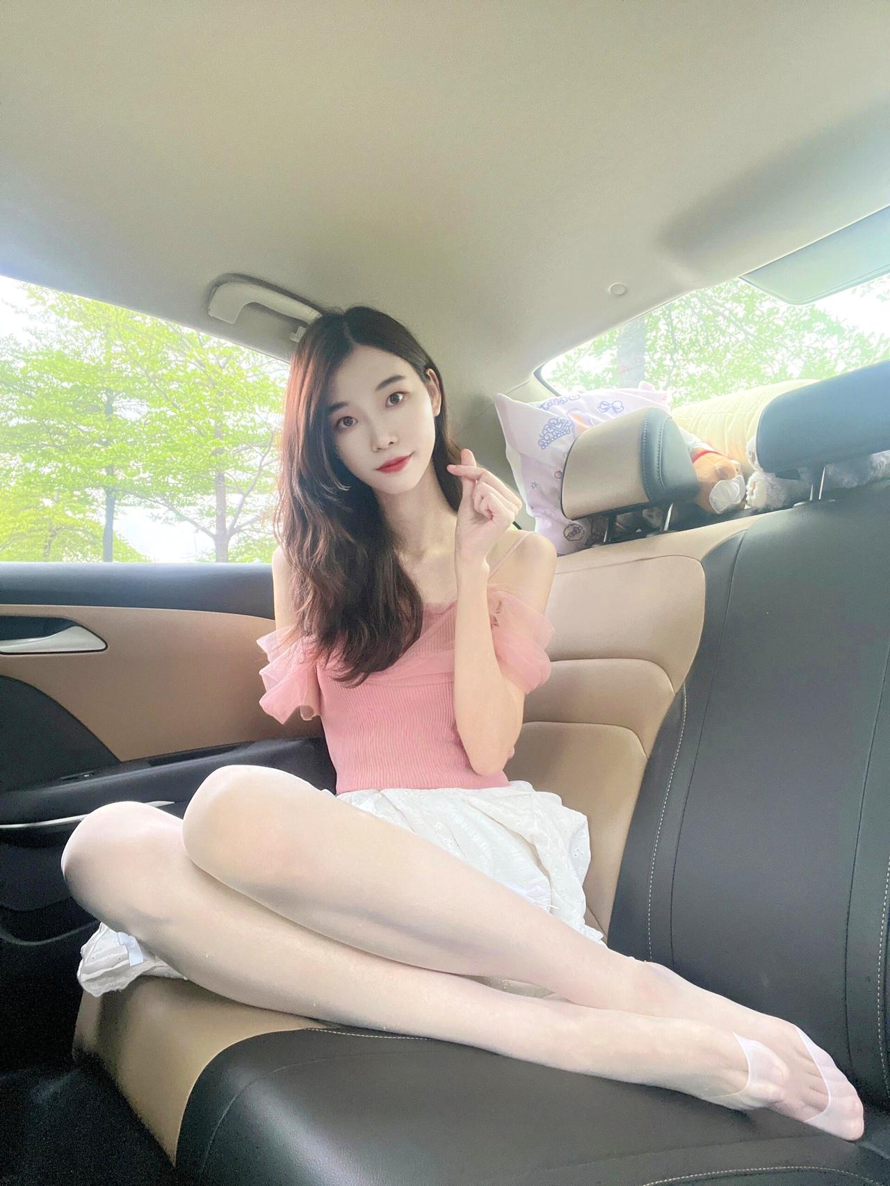 我这样的坐高铁随意脱鞋可以吗[捂脸哭]