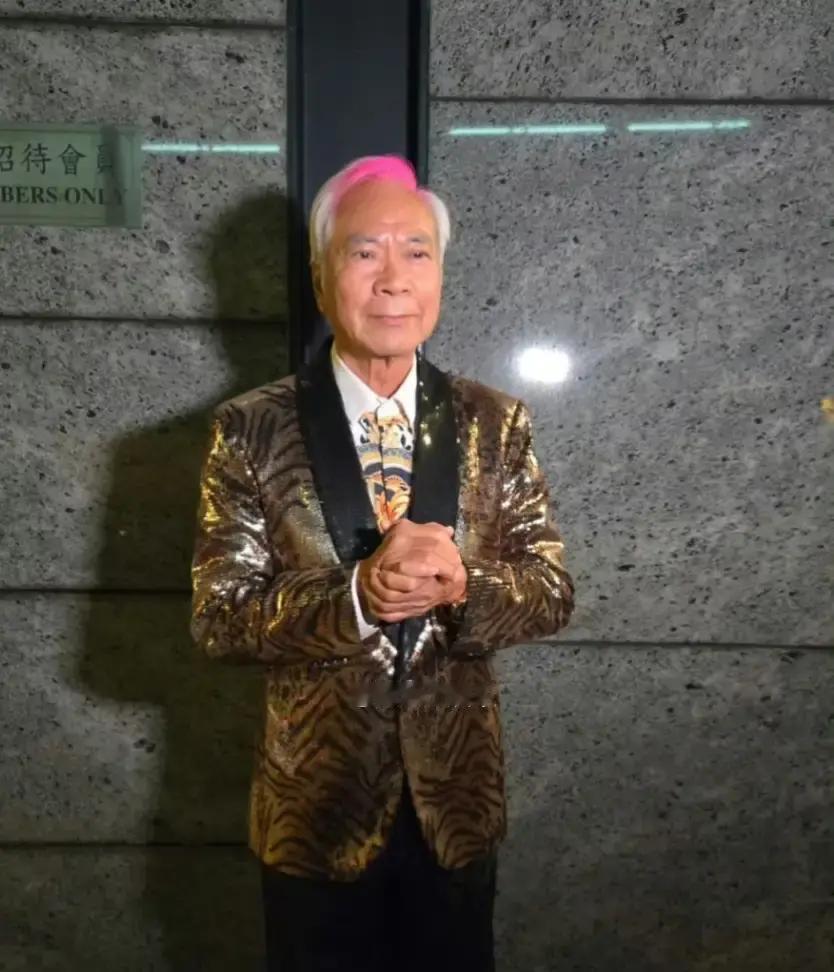 七层楼没送，她却走了李龙基前晚在跨年后台被堵，第一句话就是：房子还在我名下