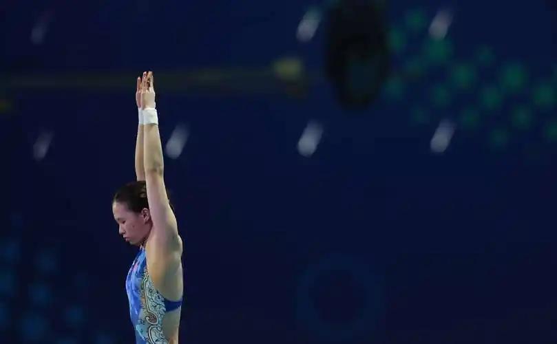 胜负之外，跳水赛场见热爱与格局11月6日晚，十五运会跳水女子双人10米台决