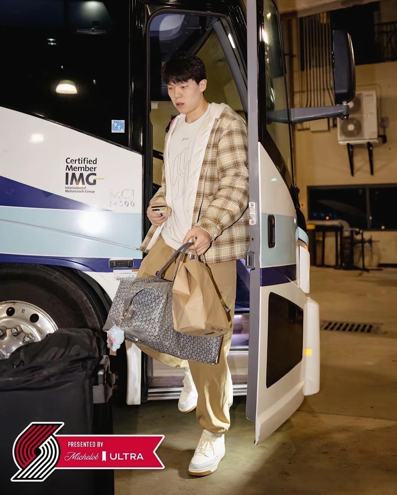 消息确认！！！杨瀚森下一场对阵勇士将复出！原本对阵鹈鹕时已安排其首发，但赛前两小