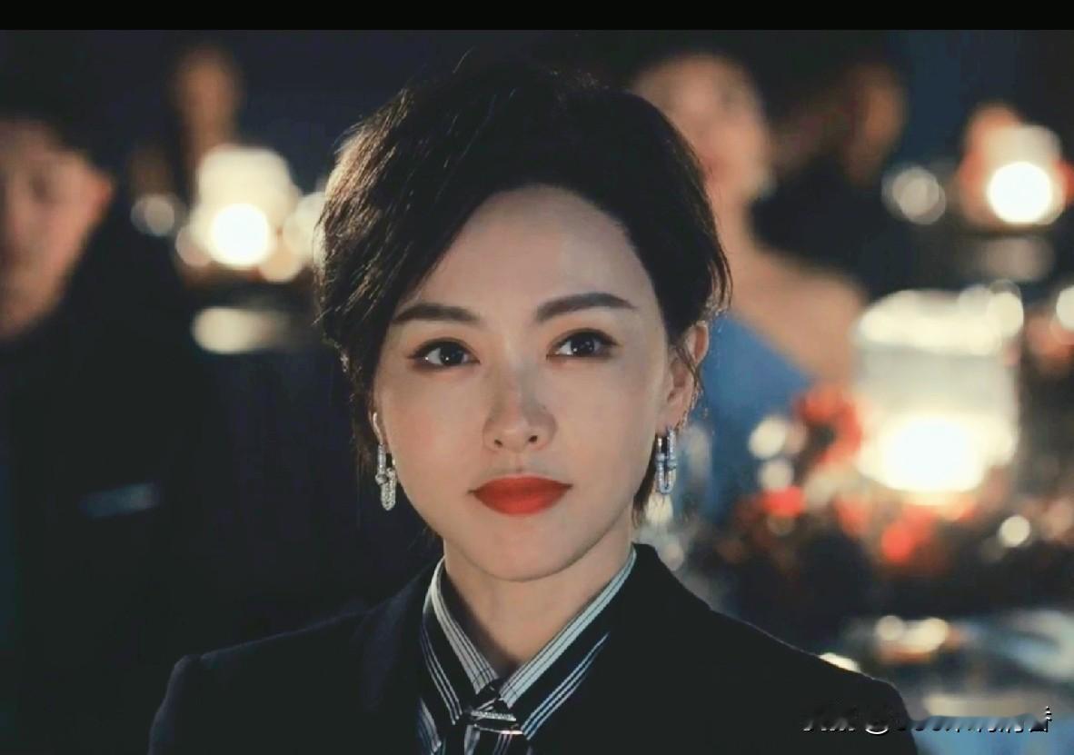 电视剧《爱情没有神话》中，终于知道为什么何韩（赵又廷饰）的父亲（周野芒饰）每
