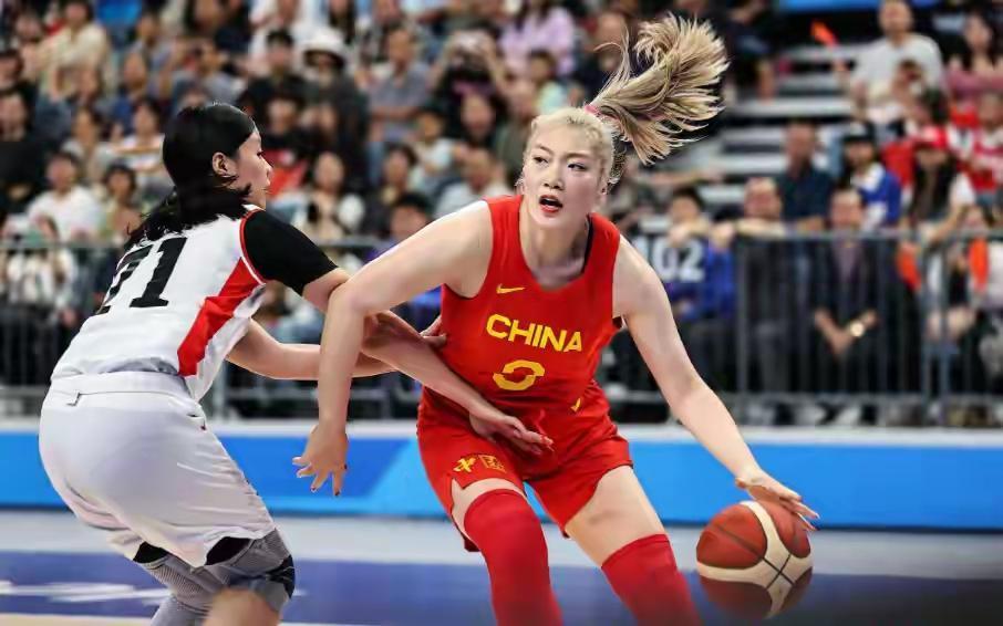 中国女篮应该请回李梦？北京时间8月22日，中国女篮欧洲拉练首战76‑88不