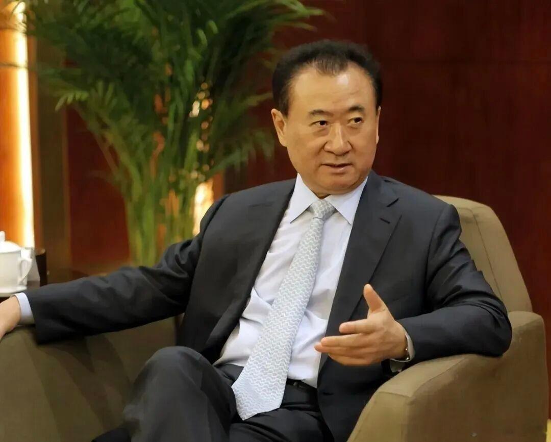 当年大发展时的王健林，如今还了九年债后的老王，首富不好当啊，债务太多了。