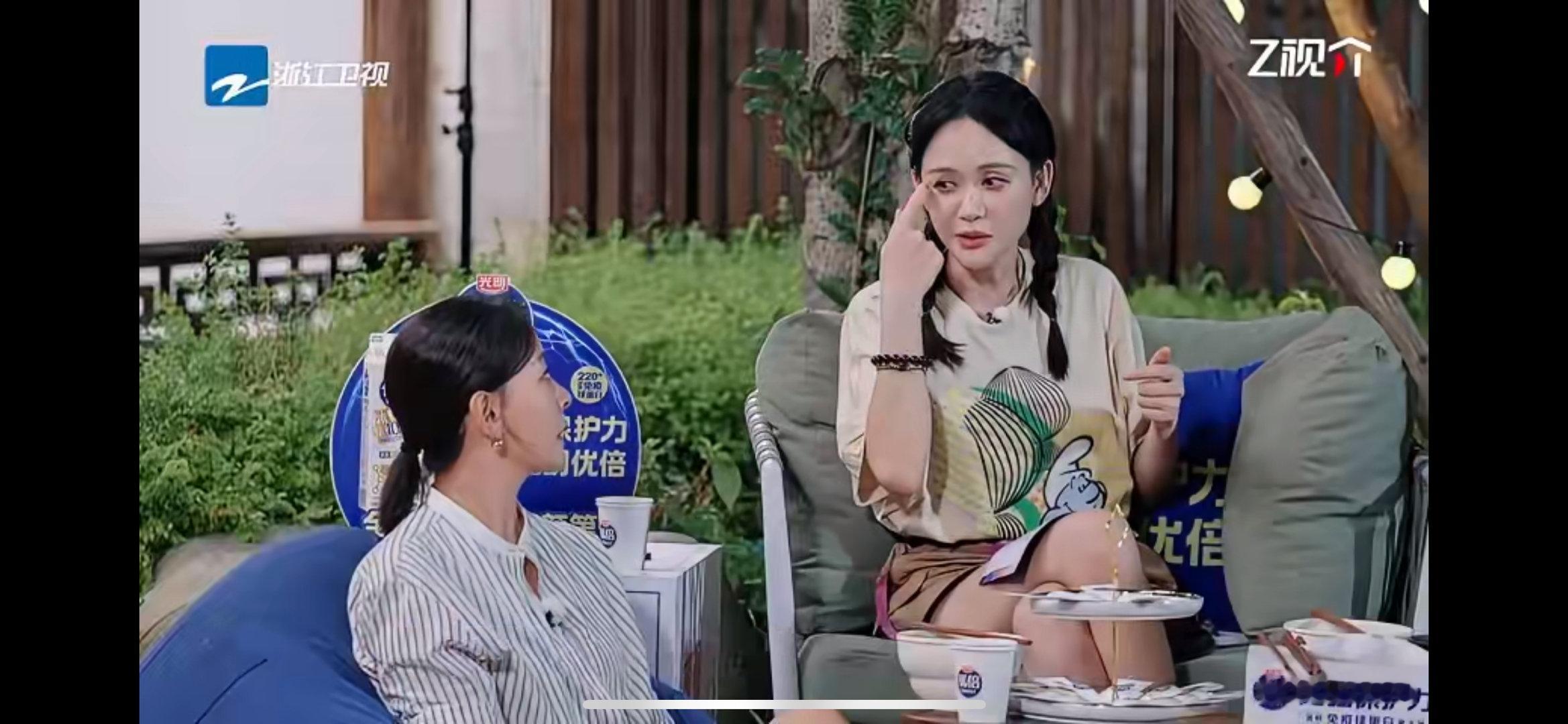 艾伦因为陈乔恩提离婚哭了陈乔恩吵架，艾伦上楼打坐。一句话没怼，十分钟下楼，像啥事