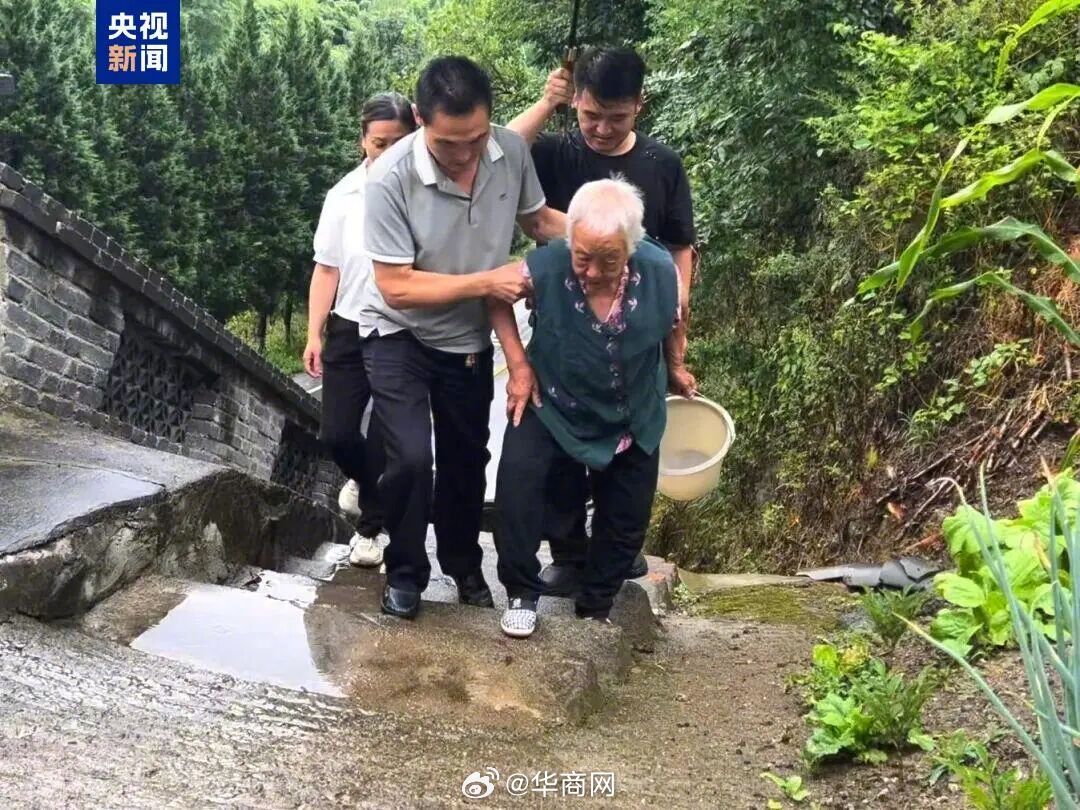 【暴雨预警！#陕西共组织87987人转移避险#】8月2日6时至8月3日6时，陕西