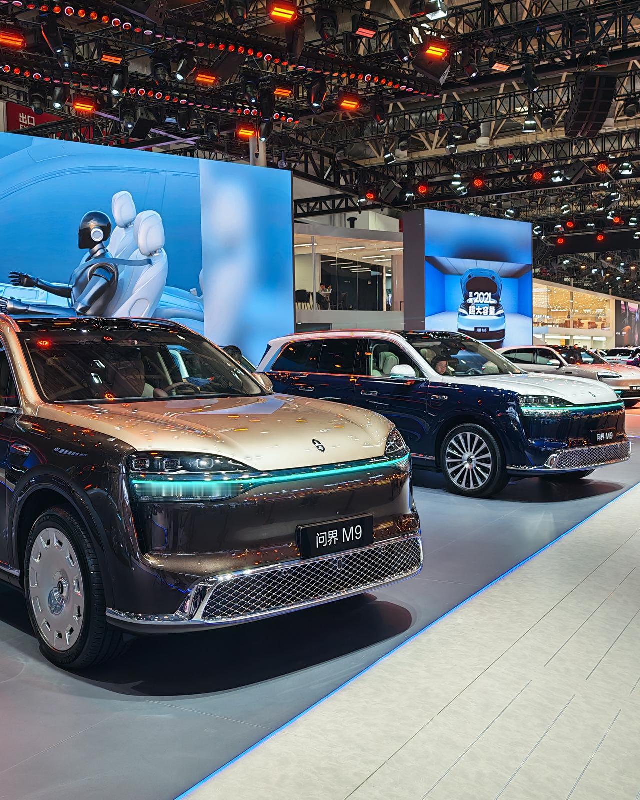 2026款的问界M9看车身参数加了一点，比如车顶高度加了4厘米左右，但实车体量感