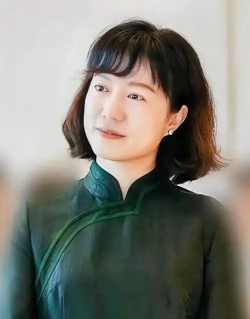 所有人都在等她“闹分家笑话”。结果人家转头就搬进了清华教授公寓，这事儿搁谁都得