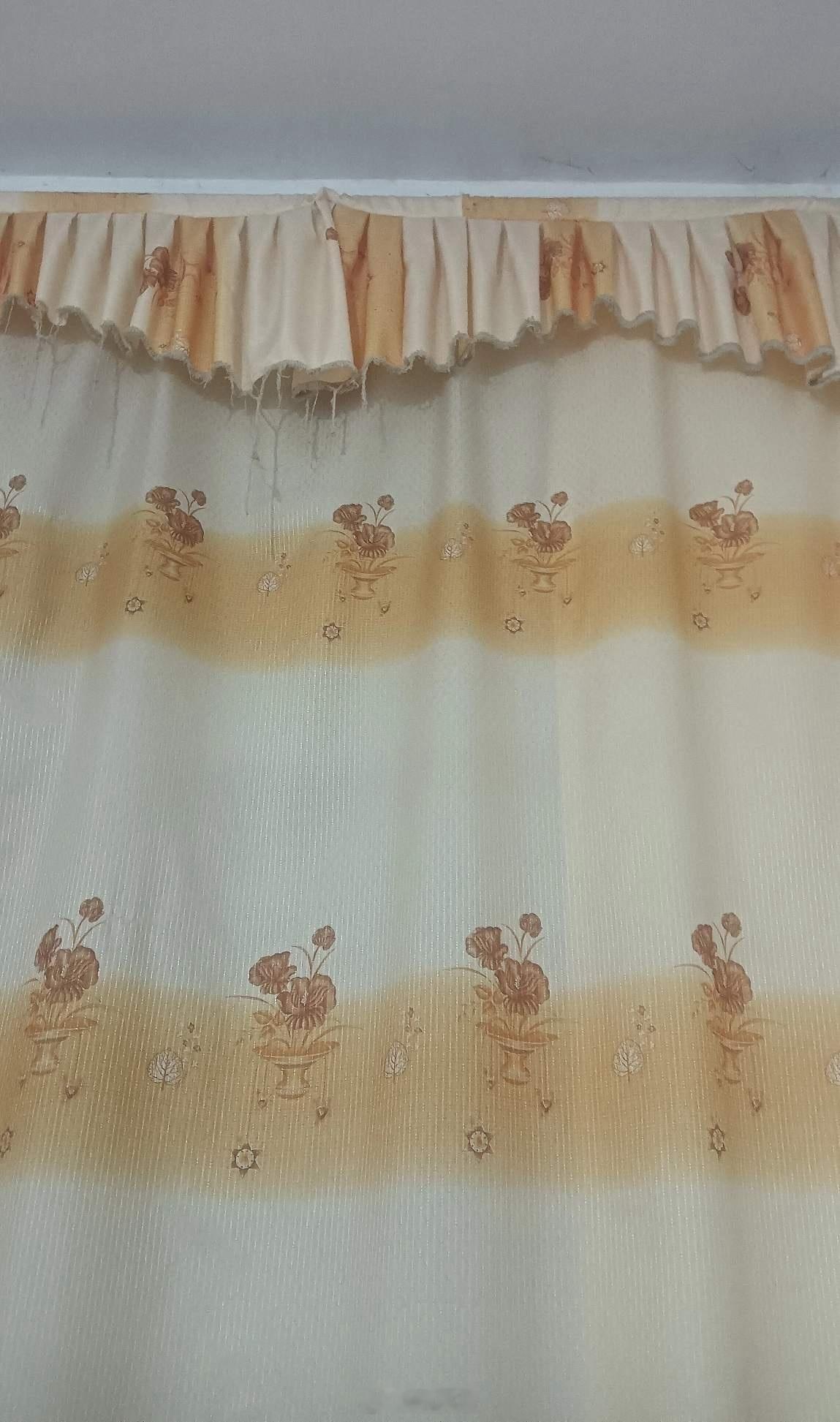 下午老婆对我说，明天把窗帘洗洗吧，好几年都没洗了！我说不洗，太麻烦，洗衣机也洗不