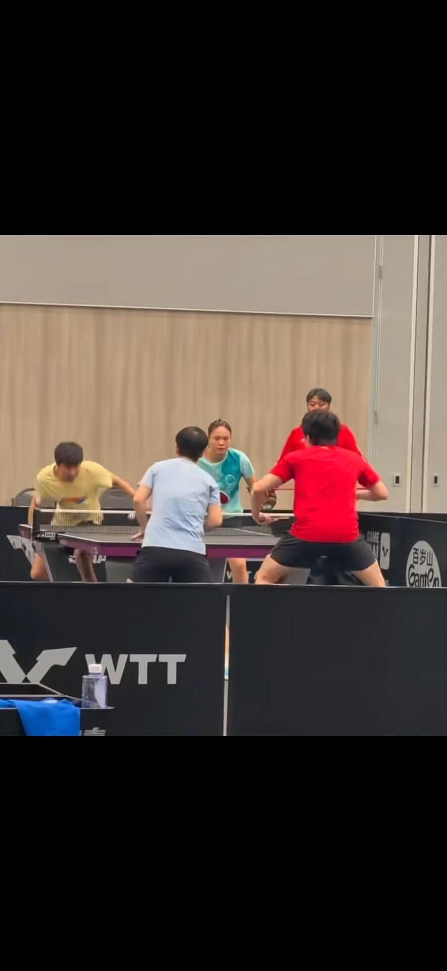 莎莎和头哥又一起训练上了，新鲜的莎头组合，这可是真的鲜活，头哥的教练真负责，混双