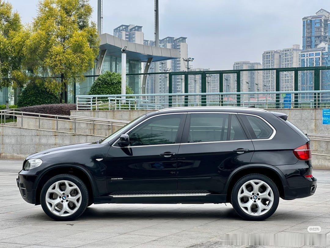 这辆开过的宝马X5，满级Xdrive50i的顶配，安全行驶22w公里，全车原版只有一个面喷漆，车况精