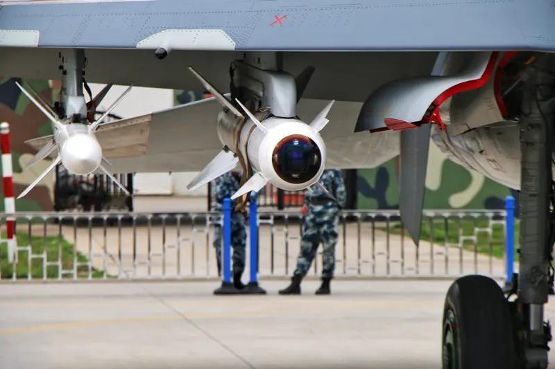 印度坐立不安，巴铁拟装备中国新型空空导弹近期，美媒报道称，新改进型歼10C亮相