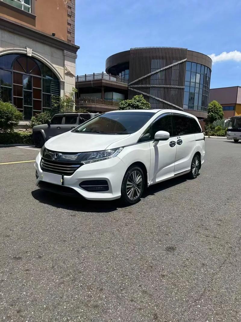 家庭MPV选奥德赛还是GL8？纠结的家长们一边想兼顾日常实用，一边又怕长途