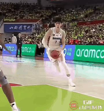 这种情况，字母哥看到了都会拱手佩服。