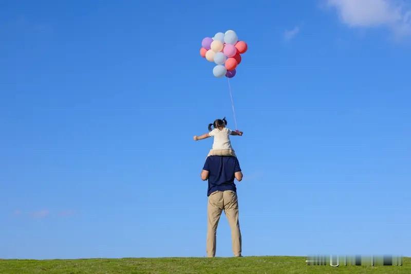 有不少人的人生有一个很大的错觉就是，很多人觉得父母是给自己兜底和托举的最关键