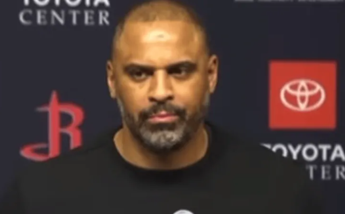 NBA常规赛，休斯顿火箭队以111-106的比分击败圣安东尼奥马刺队在赛后采访