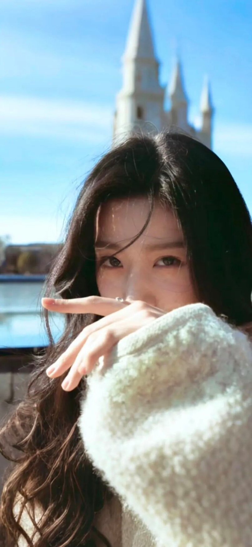 被卢昱晓折月亮路透美到了卢昱晓《折月亮》的路透真的每一帧都美到心巴上，完全是从原