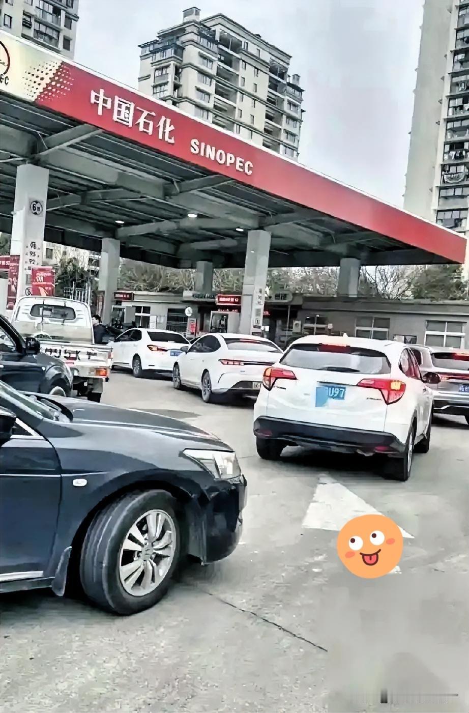  油价迎来今年最大下调！你们当地92号多少钱了？所有开油车的朋友们，咱们总