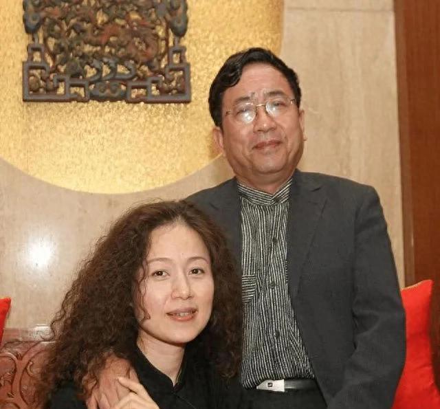1992年，余秋雨娶了黄梅戏演员马兰，洞房花烛夜，余秋雨向妻子提出了一个女人都难