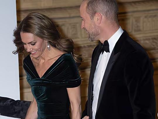 “红气养人”，说的就是凯特吧！就算卡米拉“拦截”凯特的活动，又如何。这位王妃还