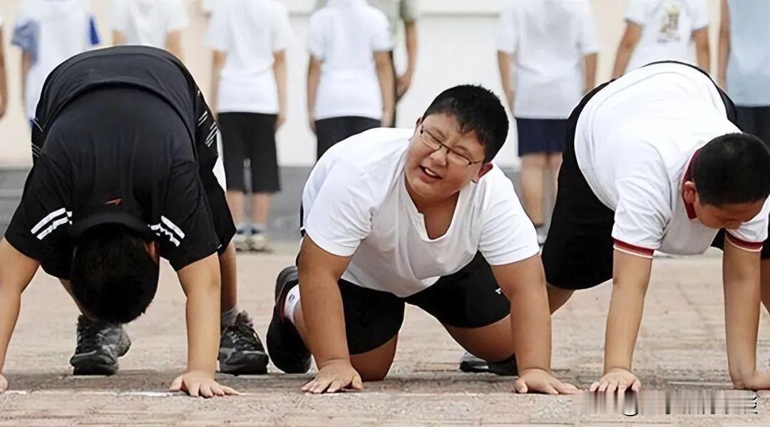谁能想到，中小学成为了最不遵守规则的地方近期，国家教育部严查中小学“阴阳课表