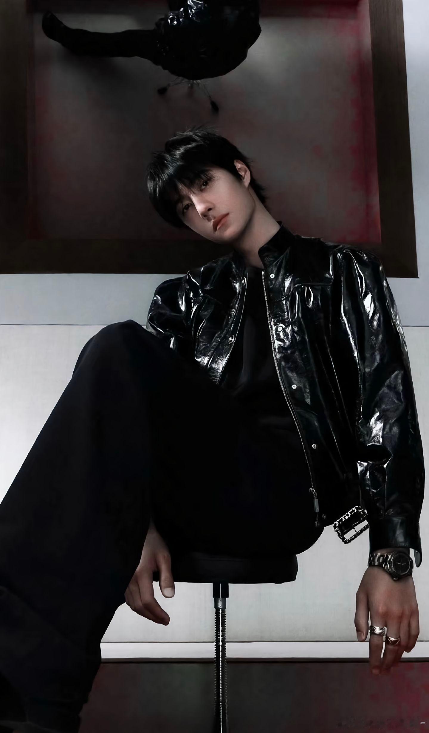 第一眼以为是ai其实是王一博早期杂志比ai还要权威