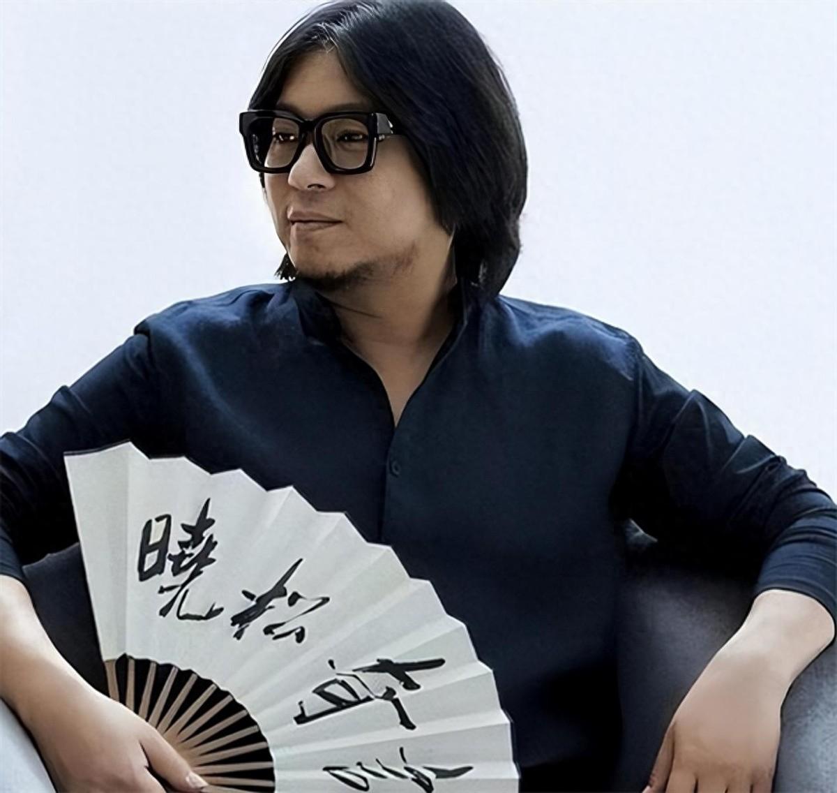 音乐才子变“公知公敌”！高晓松的坠落，藏着最扎心的清醒刷到高晓松退网的消息，